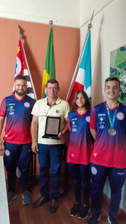Foto 4 de 4 — Karatê de Trabiju faz história ao participar e trazer medalha de competição nacional no Rio